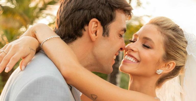 Kaká e Carol Dias combinam roupas em clique romântico para celebrar primeiro mês de casados