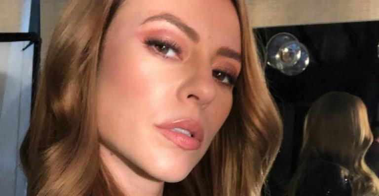 Paolla Oliveira surge só de biquíni e corpão escultural chama atenção: ”Linda e sensual”