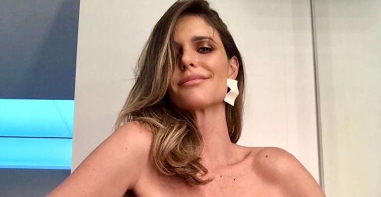 Fernanda Lima surge com a filha no colo em foto raríssima na web