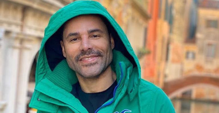 Rodrigo Sant’Anna emociona ao falar do marido: ‘Tive medo de assumir’