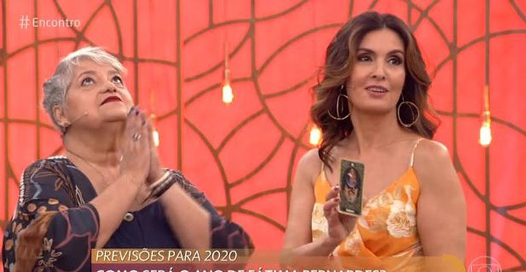 Fátima Bernardes fica surpresa com previsões de taróloga: ‘Estava suando’