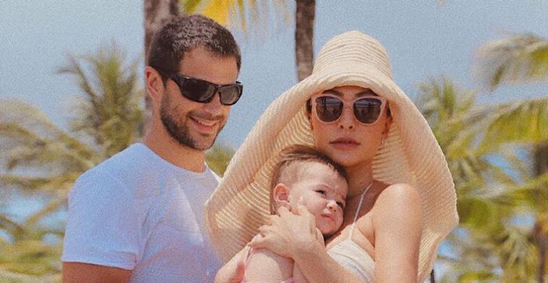 Sabrina Sato posta foto com a família e gesto do marido surpreende a web