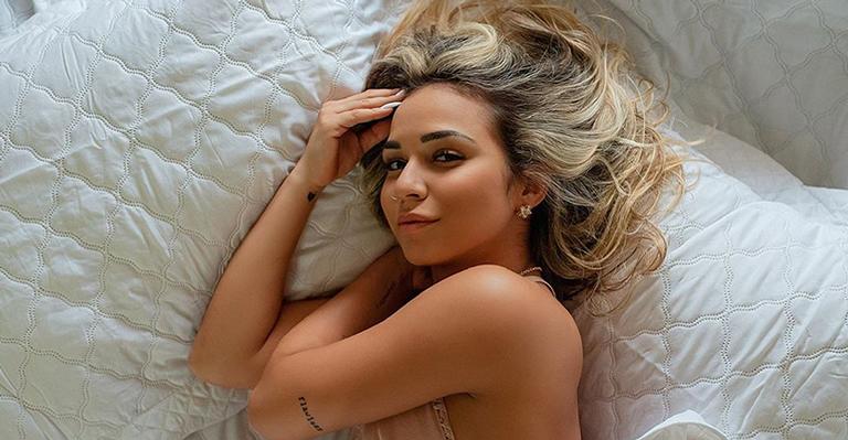 Affair de Anitta surge coladinha na cantora em novo clique e se declara: ”Mudou a minha vida”