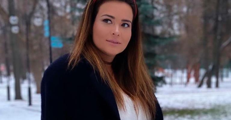 Geisy Arruda encara temperaturas abaixo de zero com microssaia e seguidor analisa: ”Tá comportada”