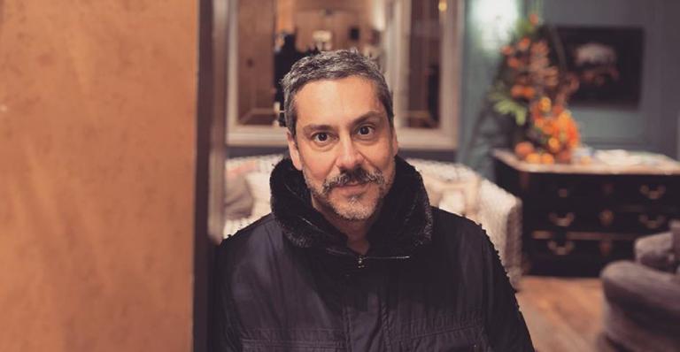 Alexandre Nero surge em clique raríssimo com filho caçula e famosos se derretem: ”Lindezas”