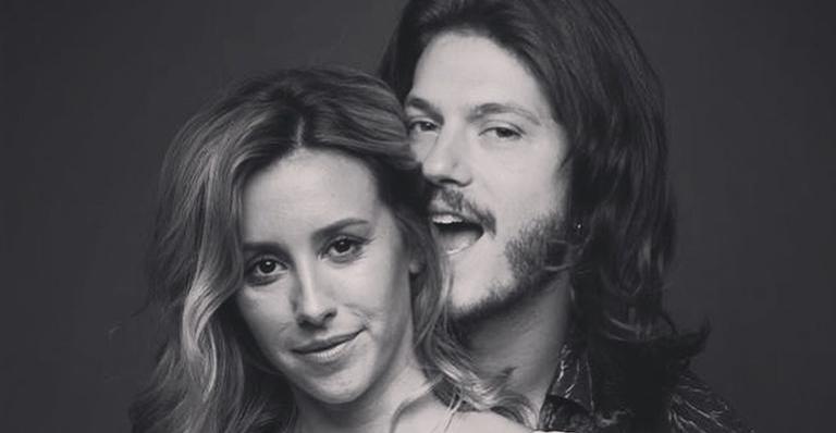 Caio Paduan compartilha foto ao lado da namorada e se declara: ”Conhecer o mundo contigo”