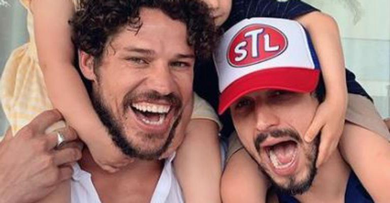 José Loreto e Rômulo Estrela reúnem os filhos e beleza impressiona internautas