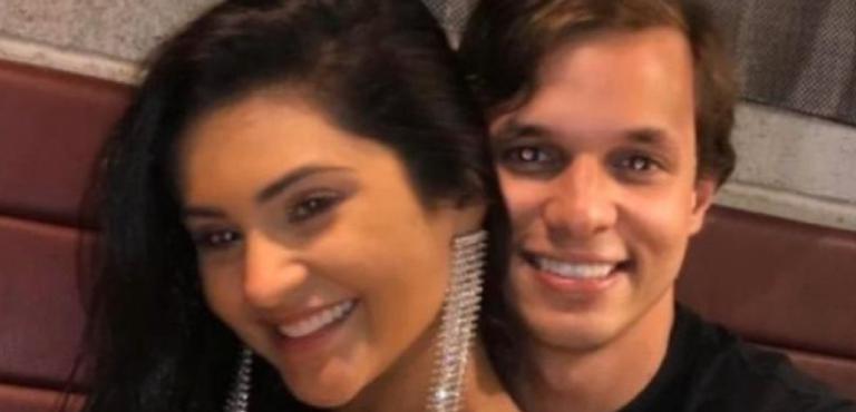 Mileide Mihaile surge ao lado do novo namorado depois de semana romântica