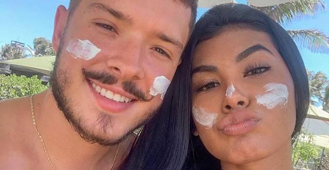 Pocah compartilha clique romântico com Ronan Souza ao celebrar os 6 meses de namoro: ‘Amo demais’