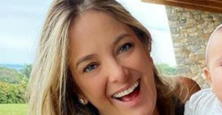 Ticiane Pinheiro registra sorrisão da caçula, Manuella, e comove internautas: ”É muita fofura!”