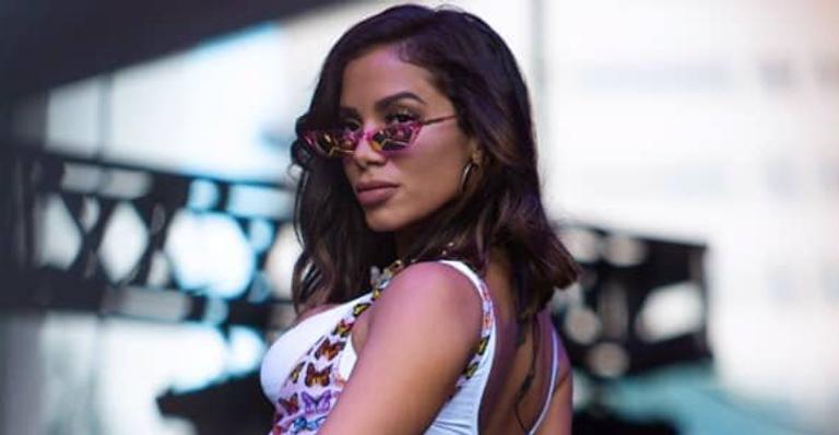 Anitta anuncia que vai dar uma desacelerada na carreira: “Cansada”