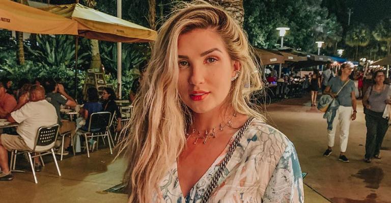 Ex-BBB Aline Gotschalg impressiona ao ostentar barriga chapadíssima e bronzeado em dia: ”Passada”
