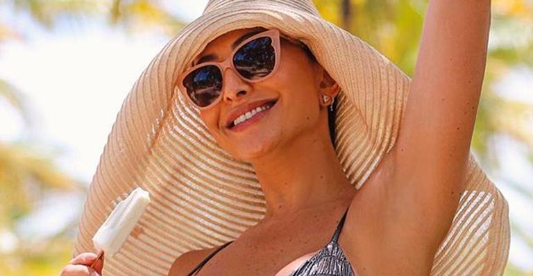 Sabrina Sato aposta em biquíni cavado e aumenta temperatura com curvas esculturais: ”Que corpo é esse?”