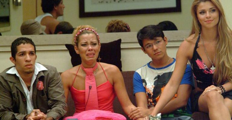 Amigas inseparáveis no BBB, Grazi Massafera volta a seguir Tati Pink e fãs comemoraram
