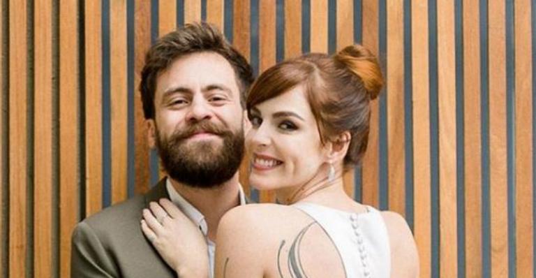 Titi Müller anuncia primeira gestação e revela nome do bebê: ”Explodindo de amor!”