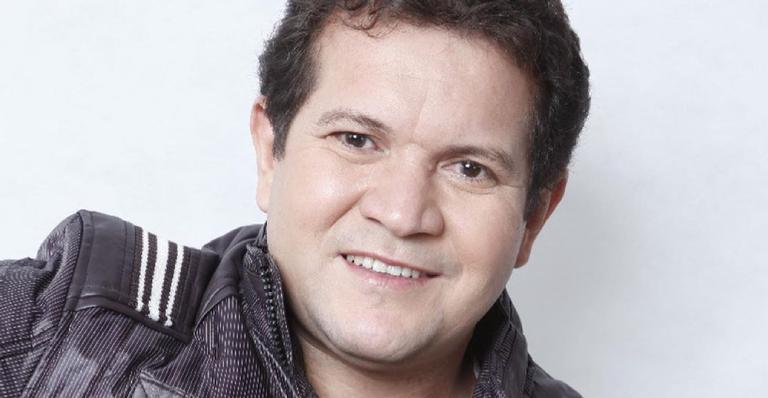 Ximbinha mostra resultado de implante capilar e manda recado: ”Vou voltar com a mecha”