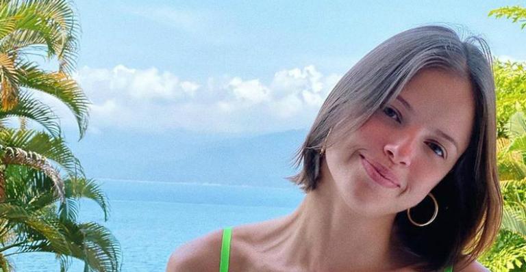 Agatha Moreira posa plena de biquíni durante passeio por Fernando de Noronha