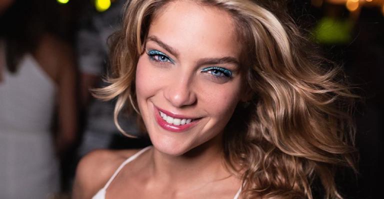 Isabella Santoni coloca megahair e surge bem diferente: ”Que saudade desse cabelão”