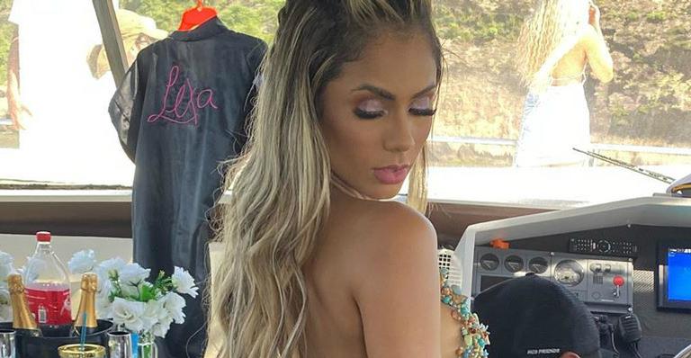 Lexa exibe bumbum poderoso com fio dental e beleza natural impressiona: ”Nem precisa de filtro”