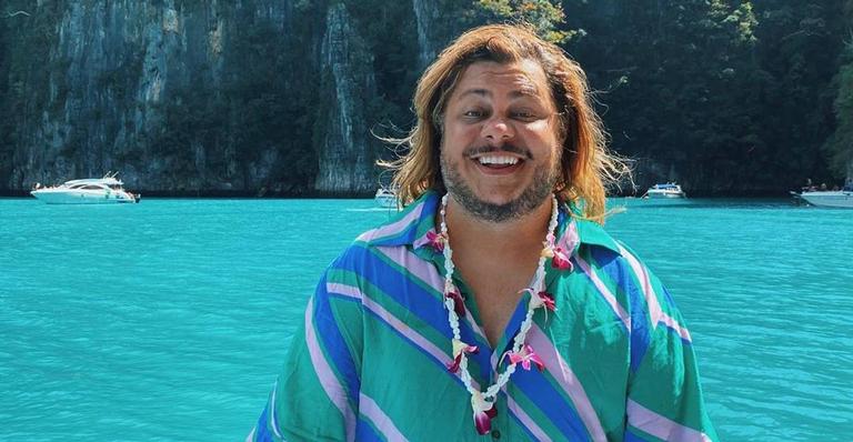 Marcus Majella curte viagem ao lado do namorado e se declara: ‘Não há coisa melhor nesse mundo’