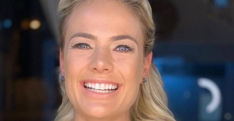 Thaís Pacholek posa toda sorridente em cenário paradisíaco na Jamaica: ‘Terceira parada’