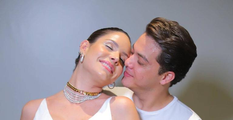 Thyane Dantas posta foto romântica com o marido, Wesley Safadão em viagem à Fortaleza