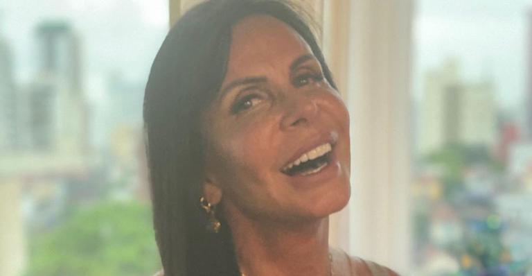 Gretchen relembra foto antiga, mas detalhe rouba a atenção de fãs: ”Não tinha umbigo”