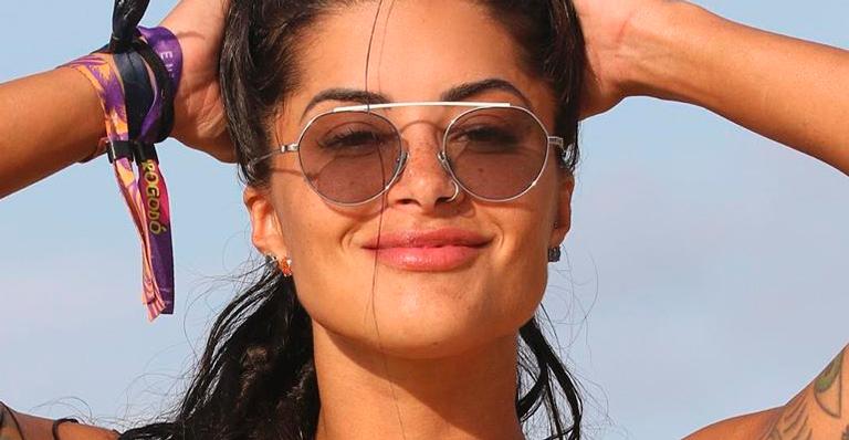 Aline Riscado posa de biquíni com amigas e magreza divide opiniões: ”Parecem crianças, muito magrinhas”
