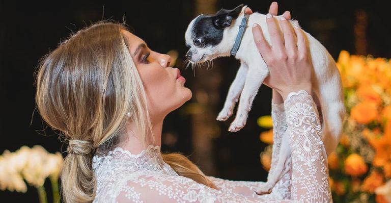Bárbara Evans cai no choro ao revelar incidente grave com seu cachorro, Enrico