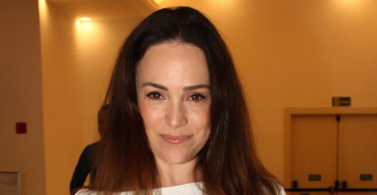 Gabriela Duarte surge com look sofisticado e rouba a cena em estreia de espetáculo