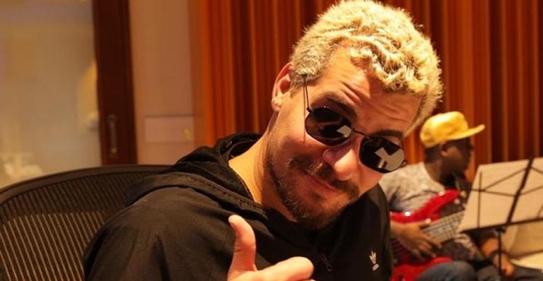 Thiago Martins revela detalhes de suruba com sete mulheres: ”Curti muito a vida”