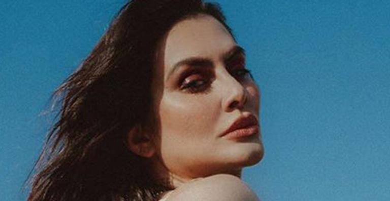 Cleo comemora marco histórico na carreira musical e posa para clique sensual: ”Pronta pra voar”