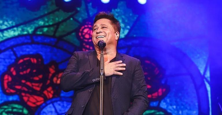 Após desavenças, Leonardo recebe o carinho da filha e semelhança chama a atenção