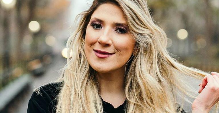 Dani Calabresa aparece com namorado bonitão e ganha beijinhos: ”Não tem sensação igual”
