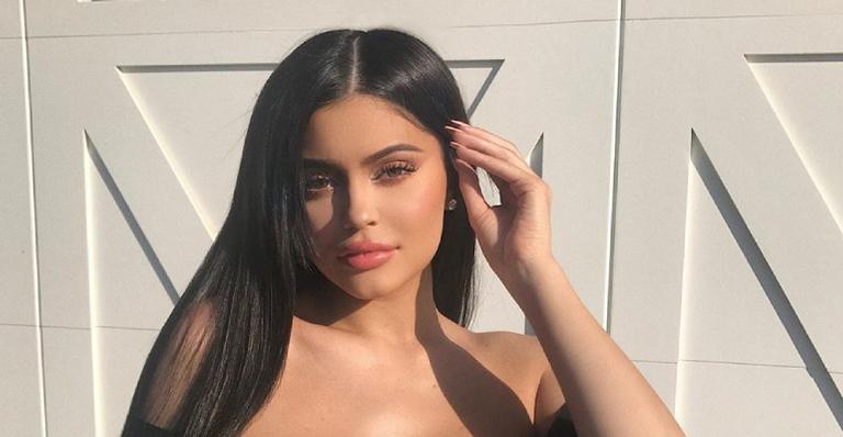 Kylie Jenner arranca suspiros dos fãs ao surgir só de calcinha e sutiã em ensaio sensual