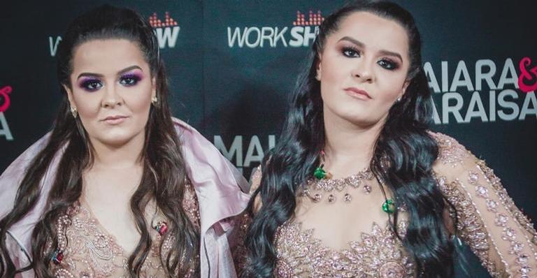 Maiara e Maraísa surgem na banheira após cirurgias plásticas e disfarçam inchaço