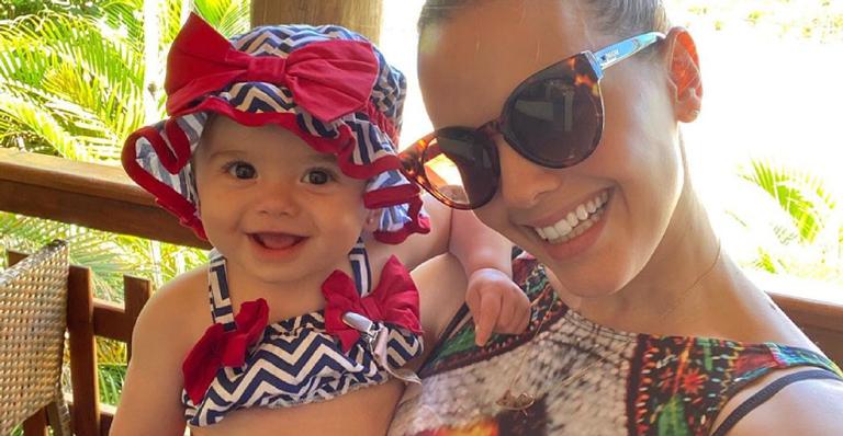 Na Disney, filha de Thaeme Mariôto tem encontro encantador com Minnie: ”Olhinhos até brilham”