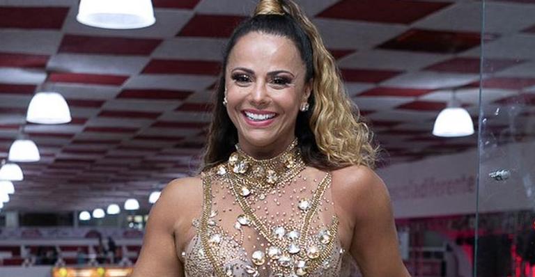 Viviane Araújo surge agarradinha com novo namorado em clique romântico