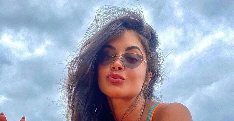 Aline Riscado surge fantasiada de índia e se mostra bem preparada para este carnaval