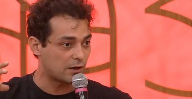 Eduardo Sterblitch abre o coração no ‘Encontro’ e revela luta contra crises de pânico