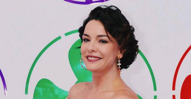 Regiane Alves posta foto encantadora com os filhos e declara: ‘Amo vocês meus meninos’