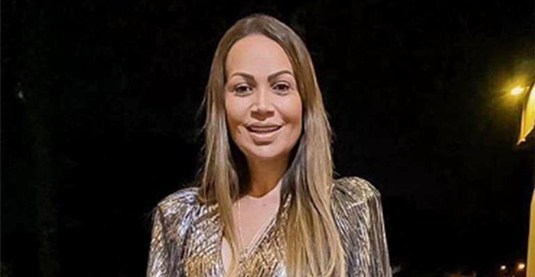 Após separação, Solange Almeida surge de biquíni e exibe a barriguinha chapada