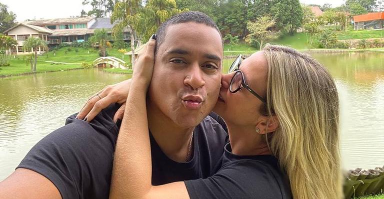 Xanddy resgata clique com Carla Perez e declara: ‘Dia muito especial com meu amor’