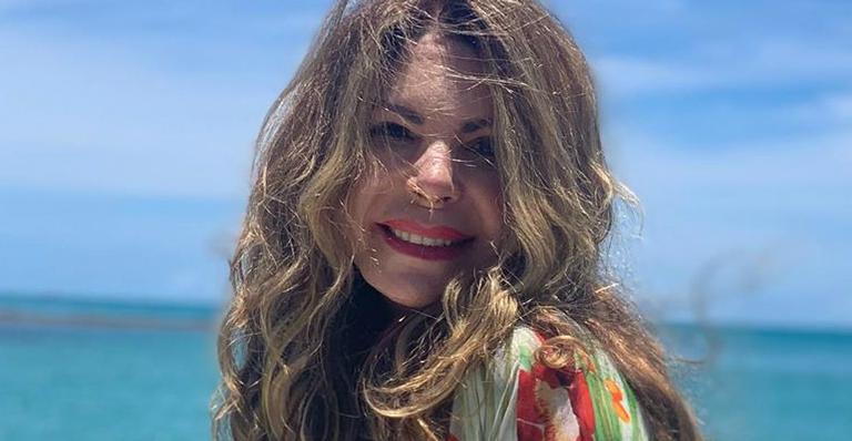 Aos 68 anos, Elba Ramalho surpreende ao posar de maiô: ”Tempo não passa para ela”