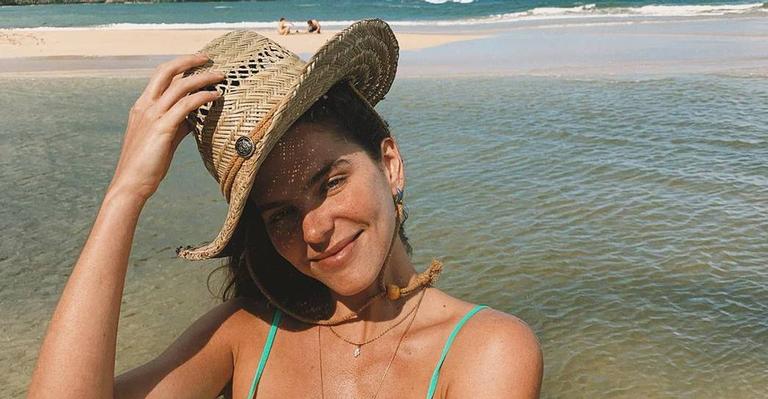 Mariana Goldfarb surge sorridente em clique espontâneo e recebe elogios