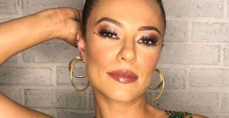 Paolla Oliveira surge glamurosa em ensaio de Escola de Samba e brilha: ”Perfeita”