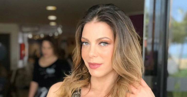 Sheila Mello declara seu amor de mãe ao clicar a filha, Brenda: ‘Minha vida’