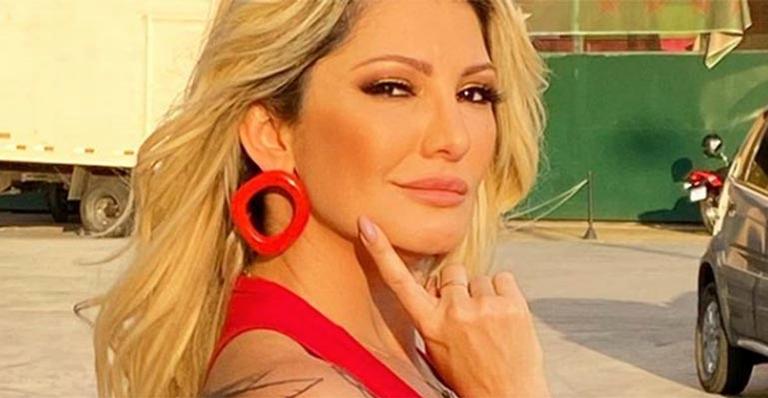 Antonia Fontenelle surge sem roupas em foto ousada para o carnaval