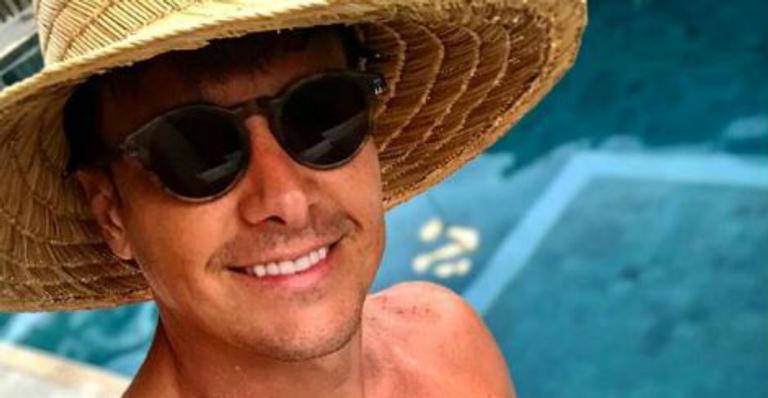 Aos 46 anos, Rodrigo Faro deixa fãs de queixo caído em selfie de sunga