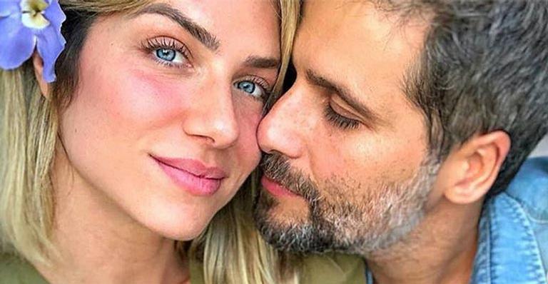 No quinto mês, Giovanna Ewbank aposta em look mínimo e ganha elogios de Bruno Gagliasso